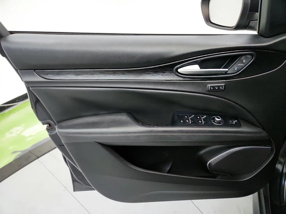 2018 Alfa Romeo Stelvio - Image 21 of 31