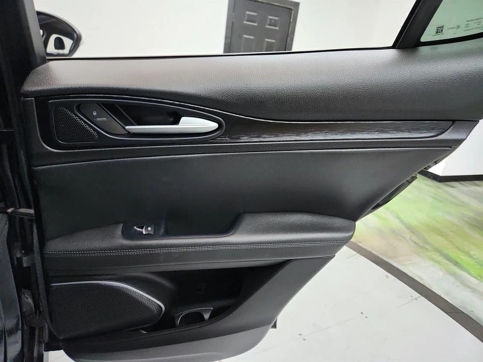 2018 Alfa Romeo Stelvio - Image 27 of 31