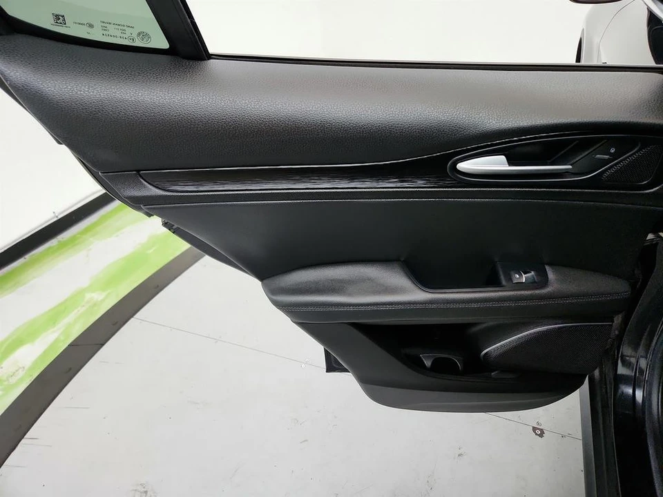 2018 Alfa Romeo Stelvio - Image 22 of 31