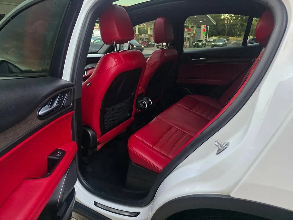 2018 Alfa Romeo Stelvio - Image 10 of 16