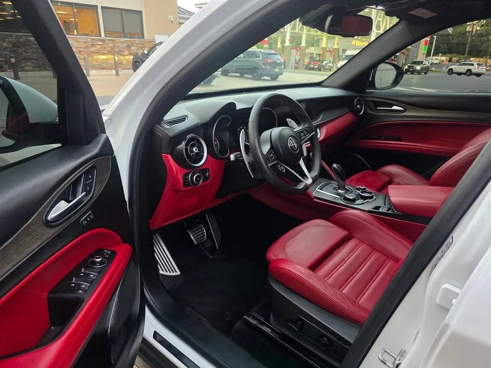 2018 Alfa Romeo Stelvio - Image 11 of 16