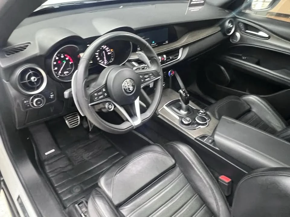 2018 Alfa Romeo Stelvio - Image 16 of 19