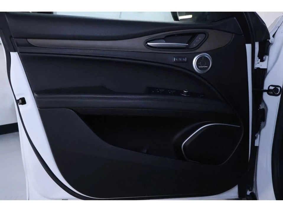 2018 Alfa Romeo Stelvio - Image 13 of 20