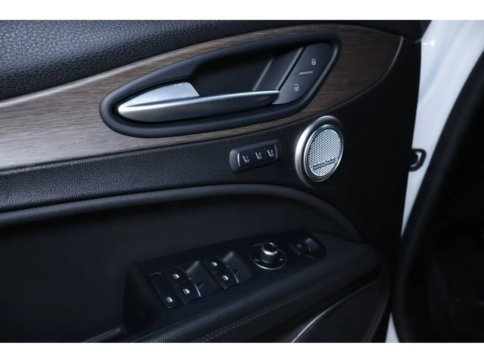 2018 Alfa Romeo Stelvio - Image 14 of 20