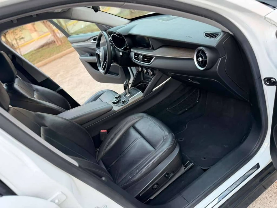 2018 Alfa Romeo Stelvio - Image 11 of 20