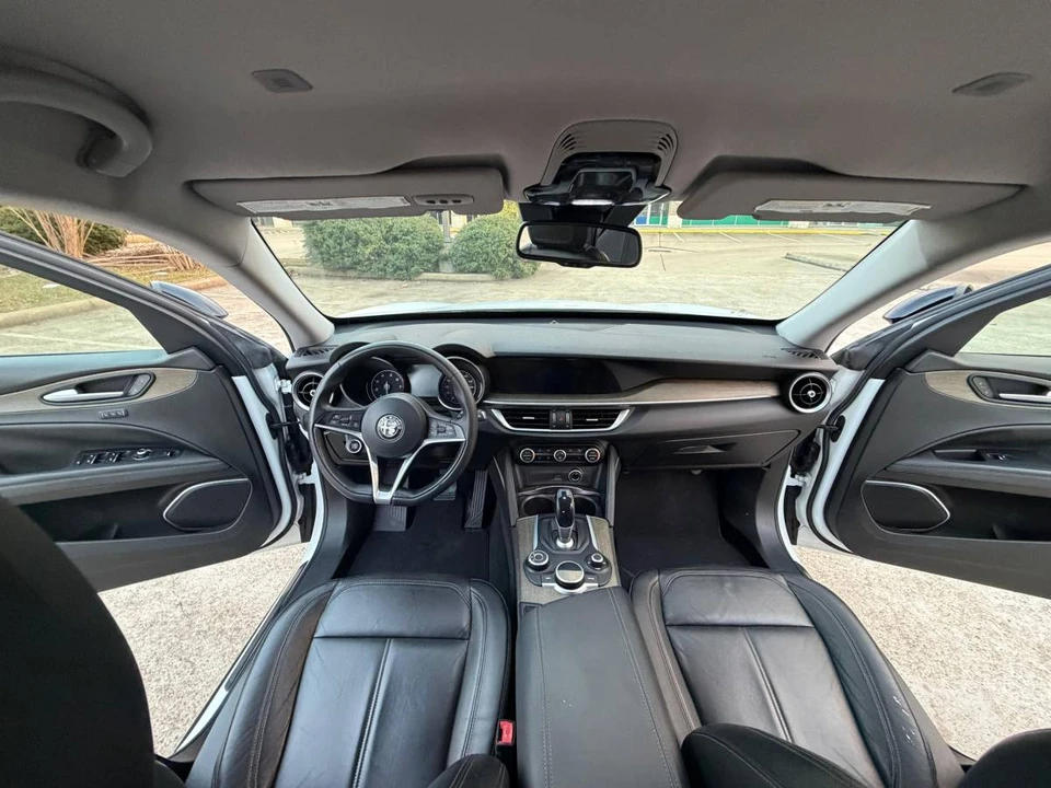 2018 Alfa Romeo Stelvio - Image 17 of 20