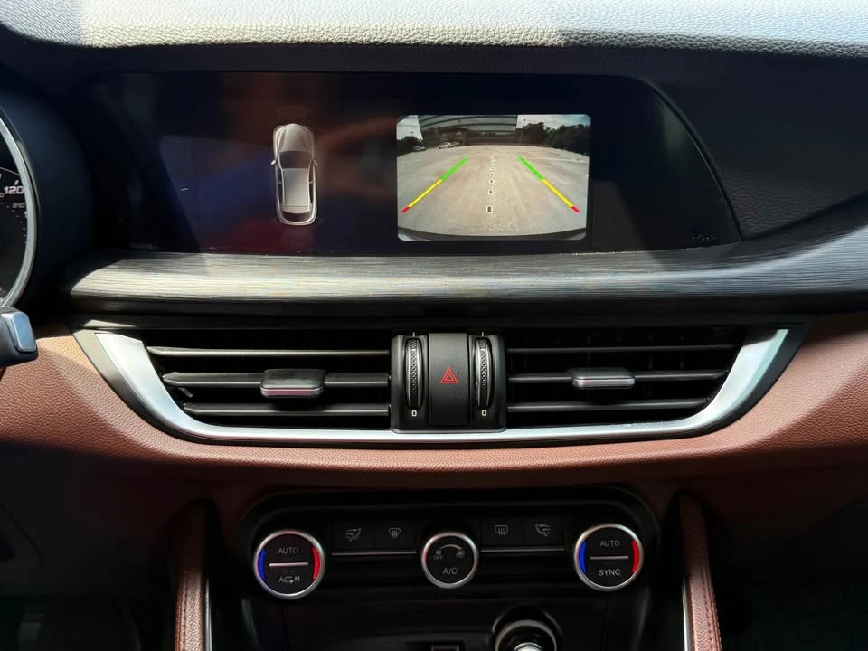 2018 Alfa Romeo Stelvio - Image 17 of 20