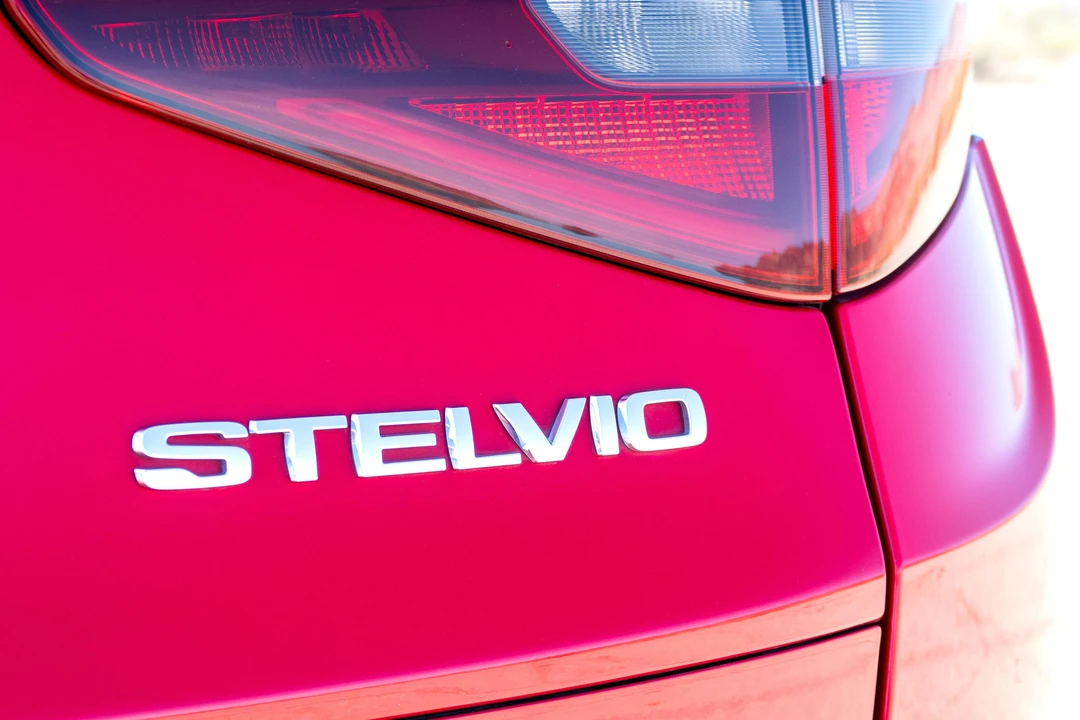 2018 Alfa Romeo Stelvio - Image 15 of 31