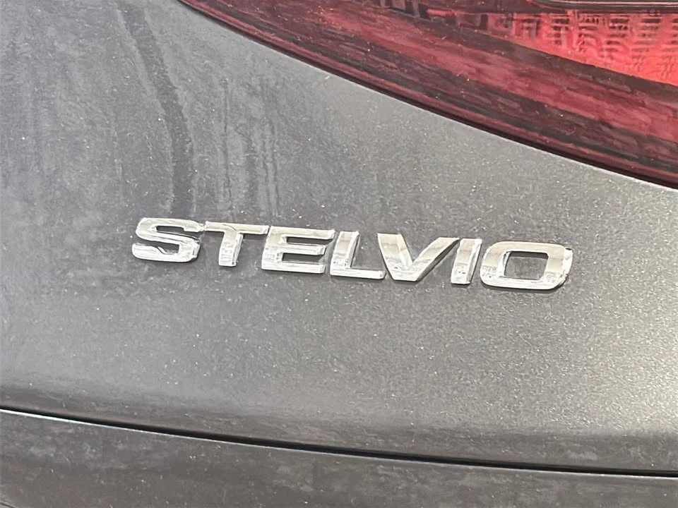 2018 Alfa Romeo Stelvio - Image 15 of 19