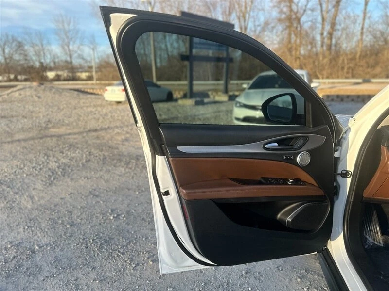 2018 Alfa Romeo Stelvio - Image 17 of 19