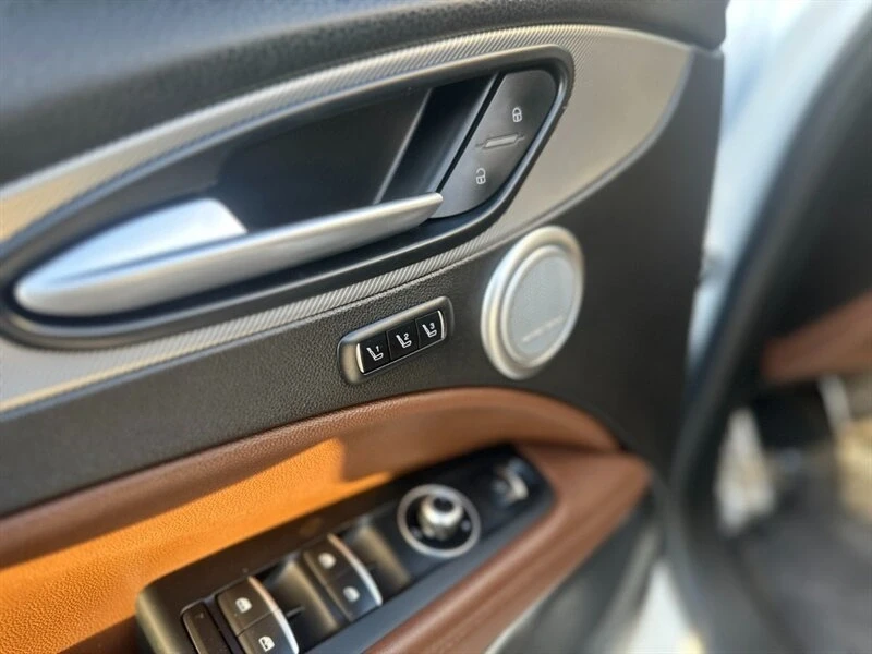 2018 Alfa Romeo Stelvio - Image 18 of 19