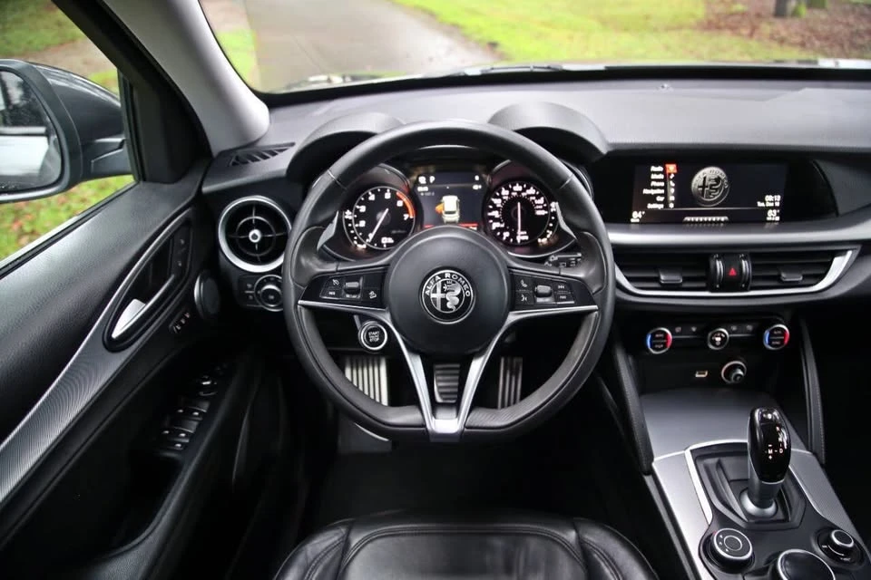 2018 Alfa Romeo Stelvio - Image 13 of 17