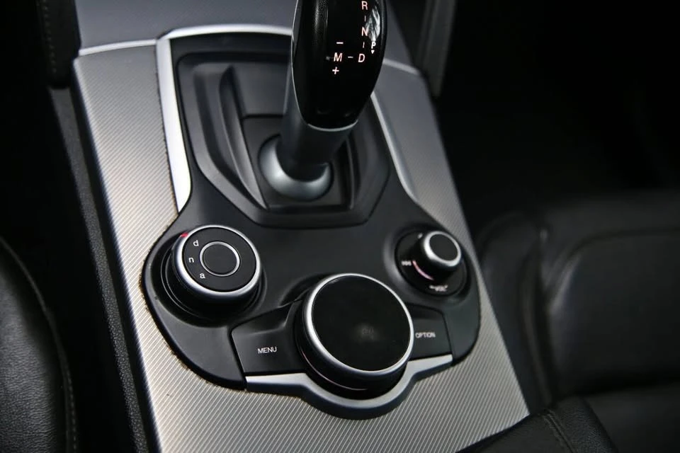 2018 Alfa Romeo Stelvio - Image 15 of 17