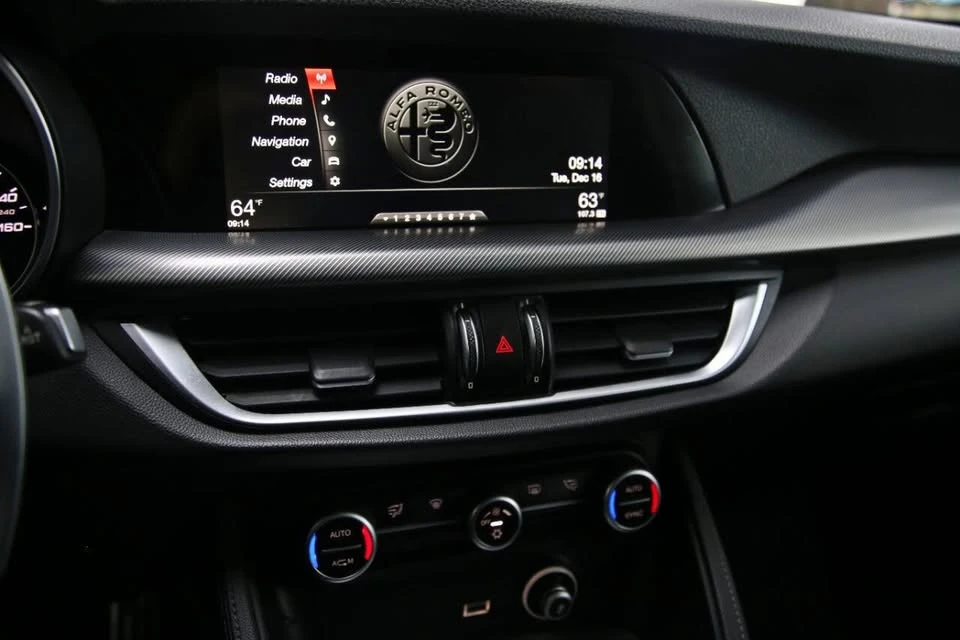 2018 Alfa Romeo Stelvio - Image 16 of 17