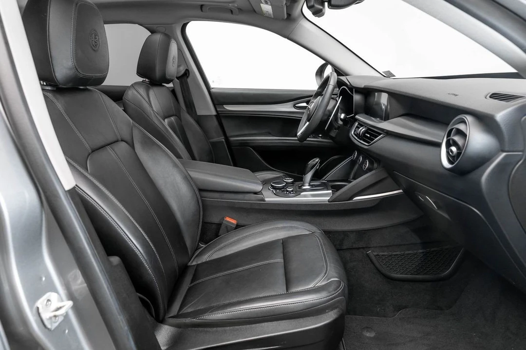 2018 Alfa Romeo Stelvio - Image 15 of 31