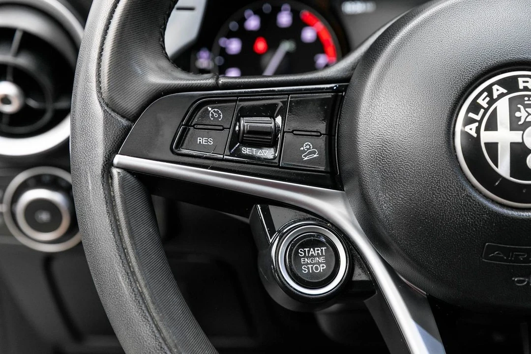 2018 Alfa Romeo Stelvio - Image 25 of 31