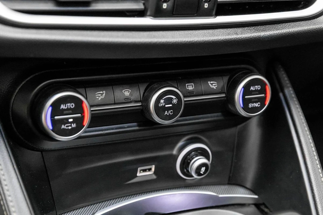 2018 Alfa Romeo Stelvio - Image 28 of 31