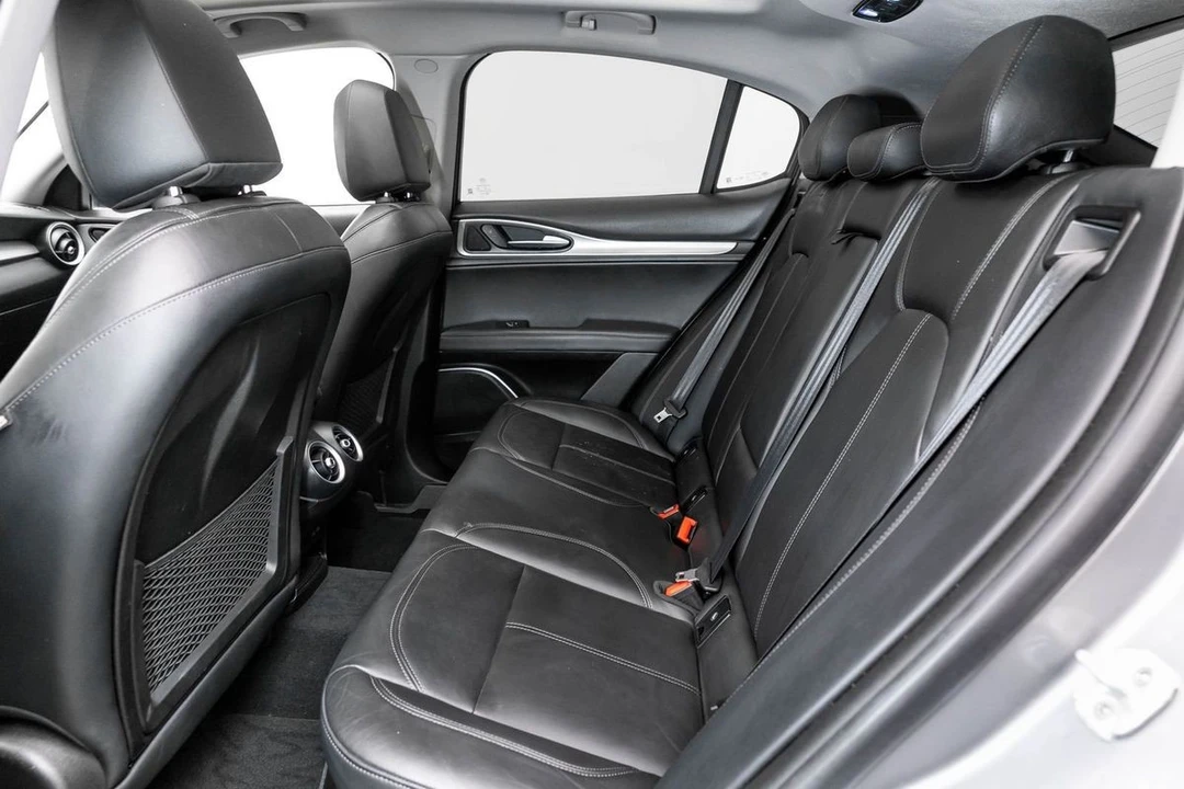 2018 Alfa Romeo Stelvio - Image 17 of 31