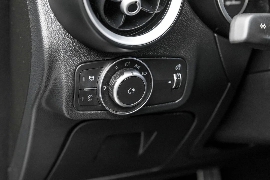 2018 Alfa Romeo Stelvio - Image 24 of 31