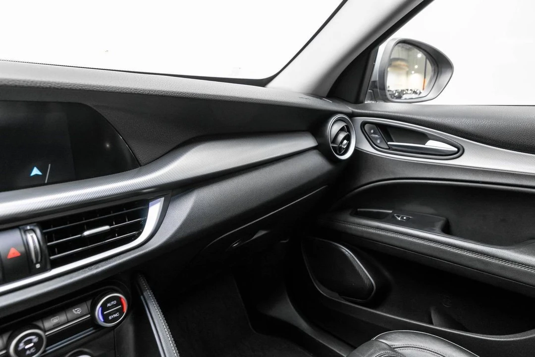 2018 Alfa Romeo Stelvio - Image 23 of 31