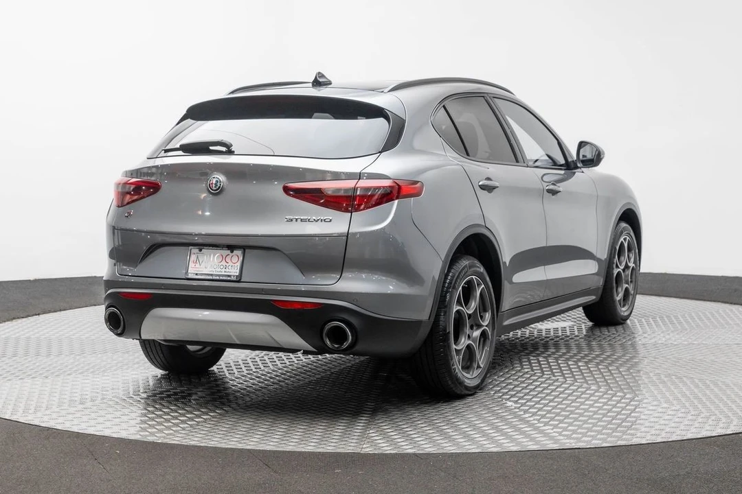 2018 Alfa Romeo Stelvio - Image 5 of 12