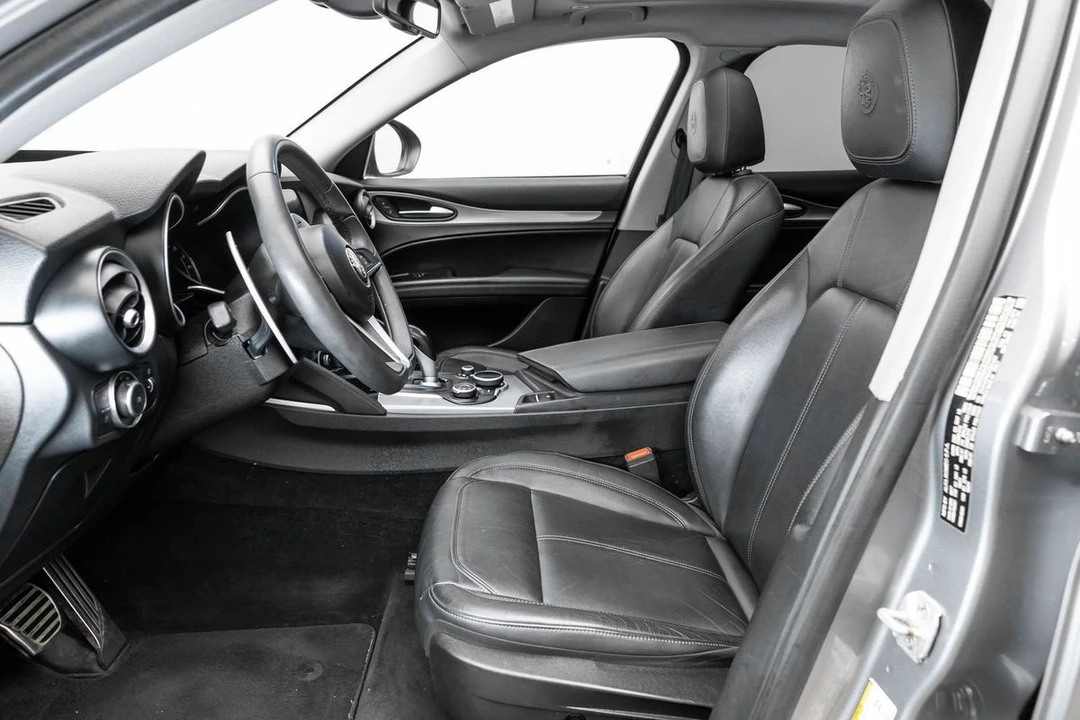 2018 Alfa Romeo Stelvio - Image 14 of 31