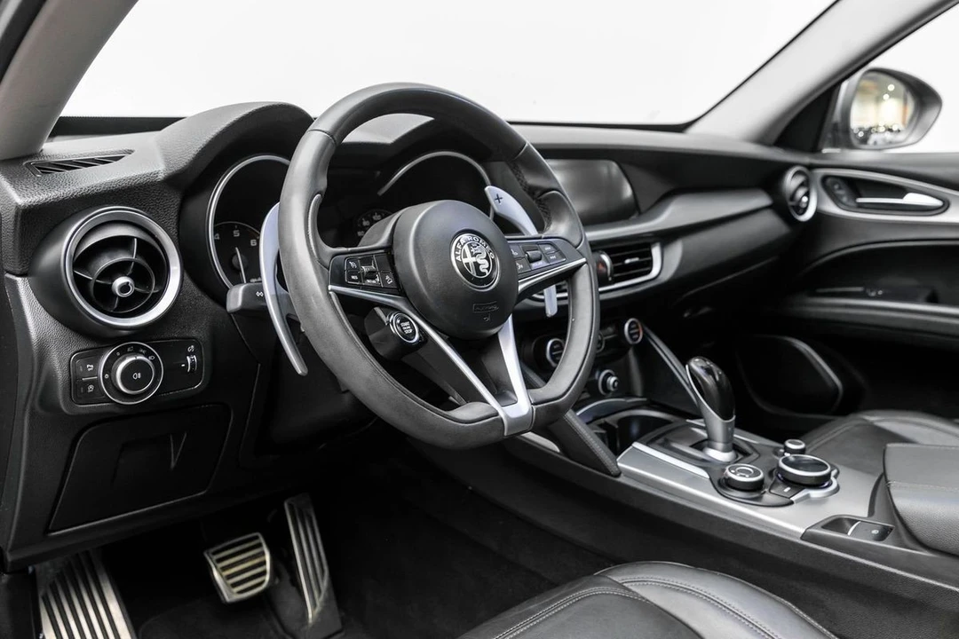 2018 Alfa Romeo Stelvio - Image 19 of 31
