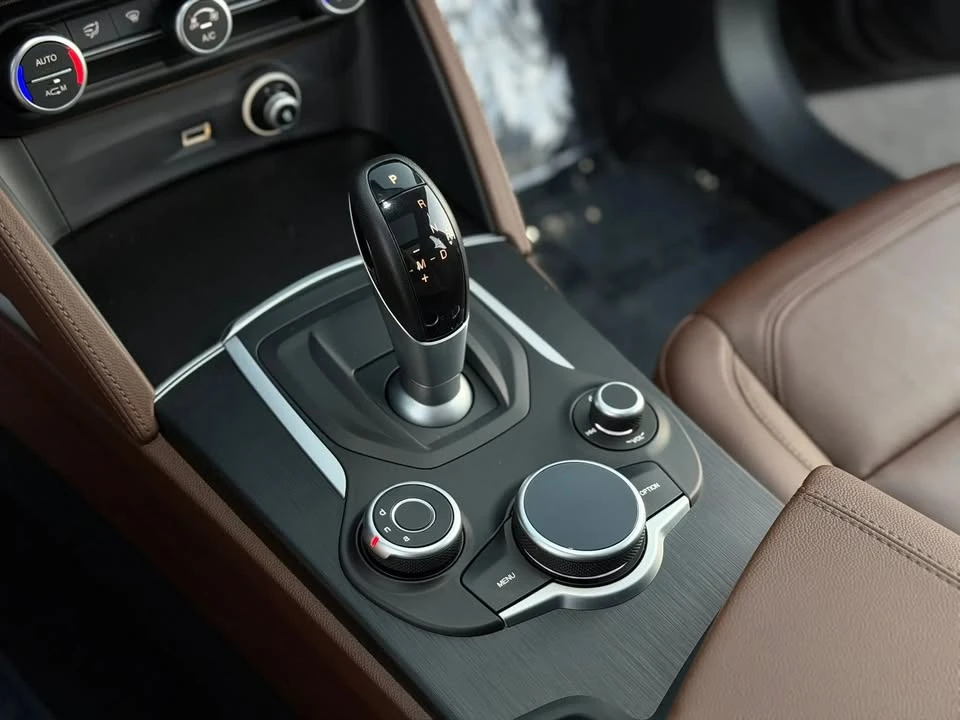 2018 Alfa Romeo Stelvio - Image 16 of 20