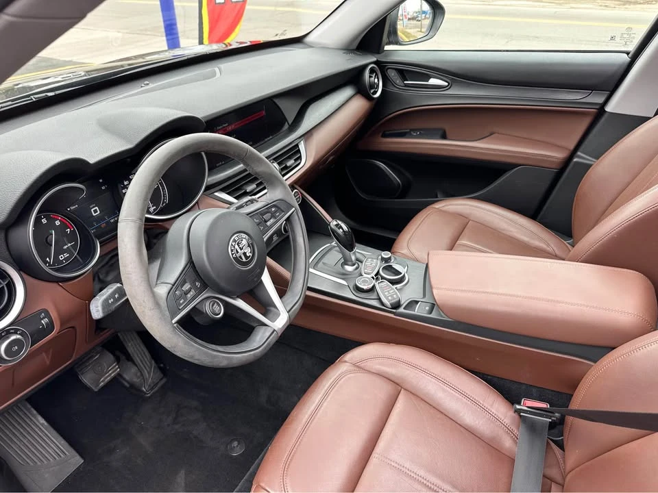 2018 Alfa Romeo Stelvio - Image 15 of 18