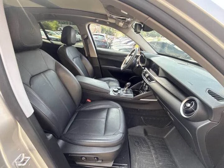 2018 Alfa Romeo Stelvio - Image 16 of 16