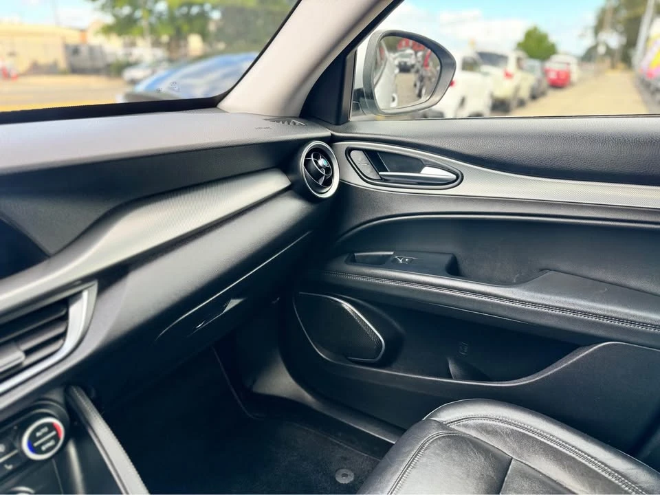 2018 Alfa Romeo Stelvio - Image 16 of 18