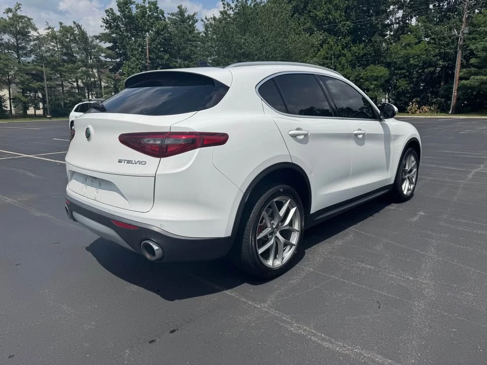 2018 Alfa Romeo Stelvio - Image 5 of 17