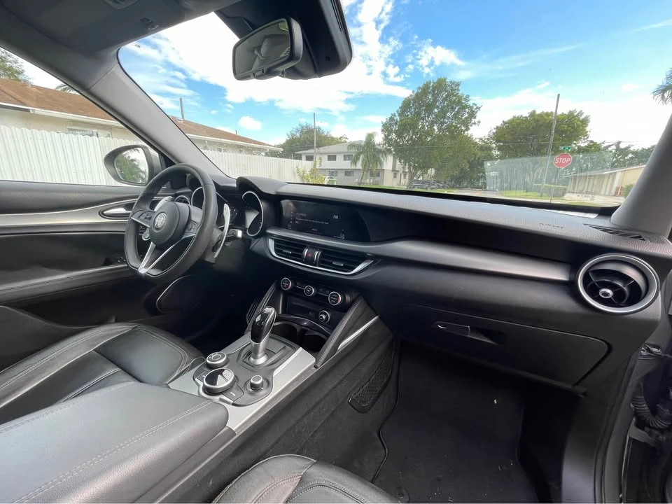 2018 Alfa Romeo Stelvio - Image 11 of 17