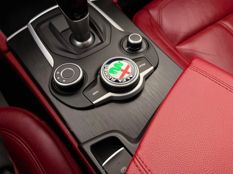 2018 Alfa Romeo Stelvio - Image 13 of 20