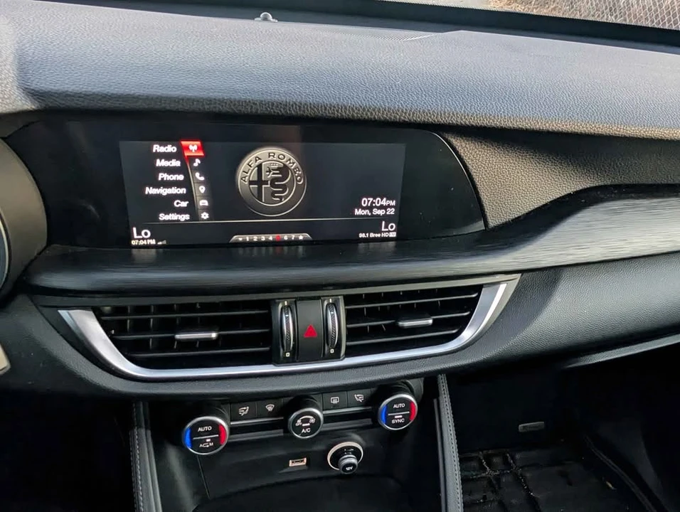 2018 Alfa Romeo Stelvio - Image 9 of 18