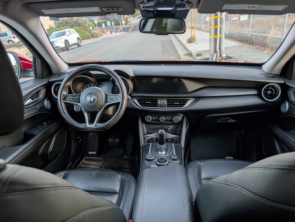 2018 Alfa Romeo Stelvio - Image 11 of 18