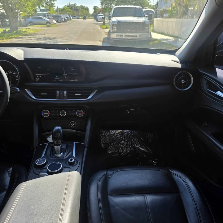 2018 Alfa Romeo Stelvio - Image 15 of 18