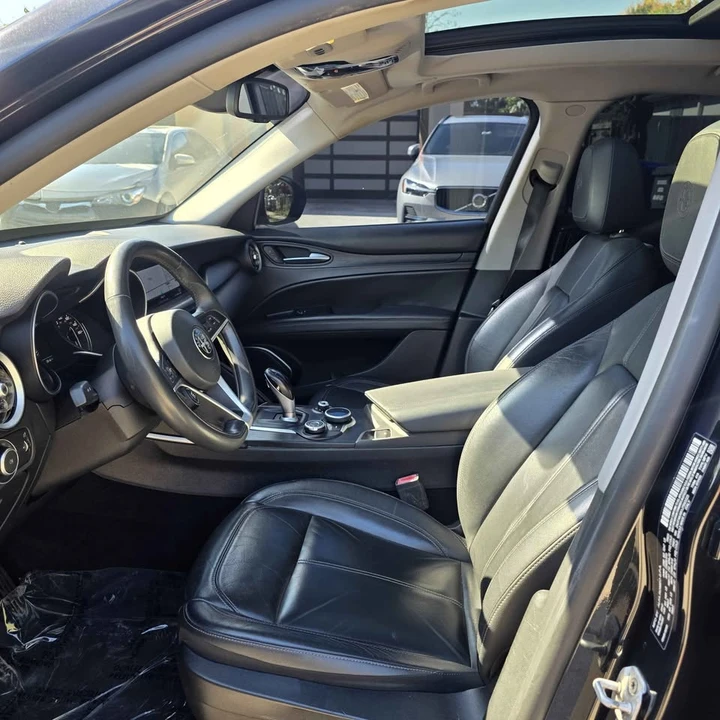 2018 Alfa Romeo Stelvio - Image 16 of 18