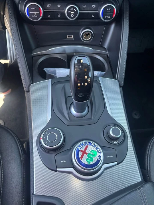 2018 Alfa Romeo Stelvio - Image 18 of 20