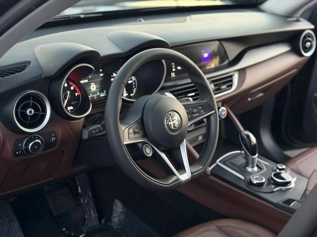 2018 Alfa Romeo Stelvio - Image 17 of 27
