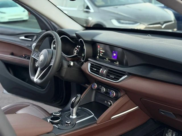 2018 Alfa Romeo Stelvio - Image 15 of 27