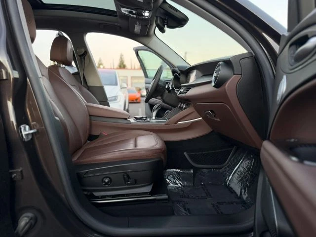 2018 Alfa Romeo Stelvio - Image 13 of 27