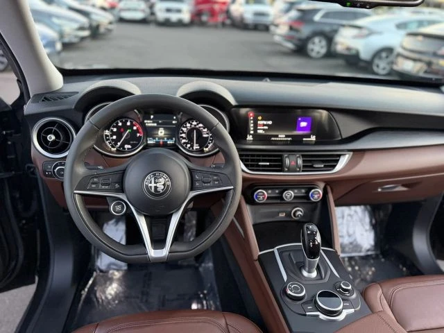 2018 Alfa Romeo Stelvio - Image 16 of 27