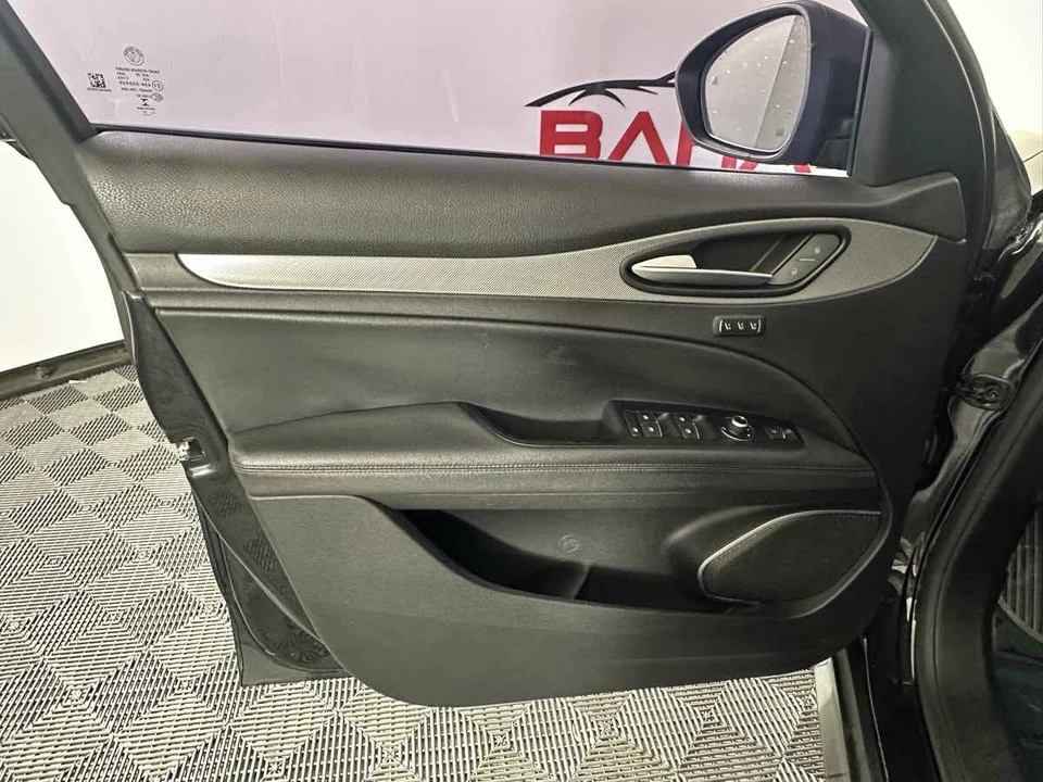 2018 Alfa Romeo Stelvio - Image 15 of 21