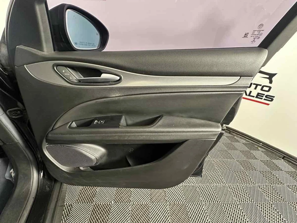 2018 Alfa Romeo Stelvio - Image 16 of 21