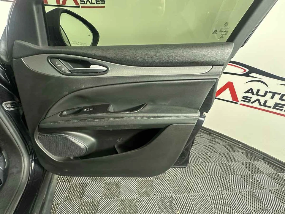 2018 Alfa Romeo Stelvio - Image 16 of 21