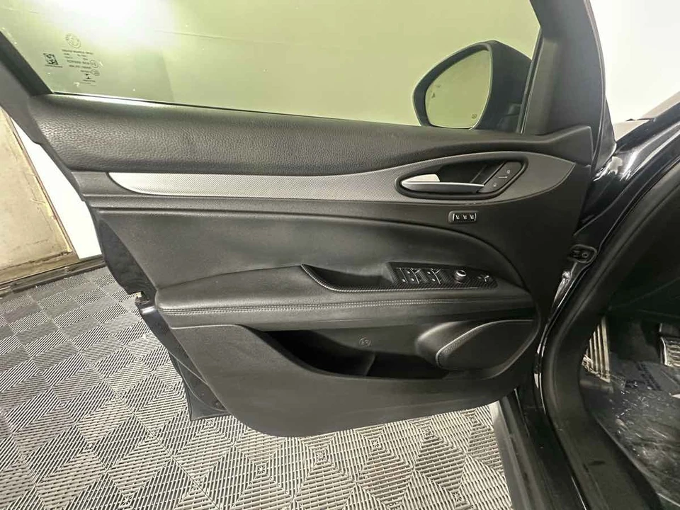 2018 Alfa Romeo Stelvio - Image 15 of 21