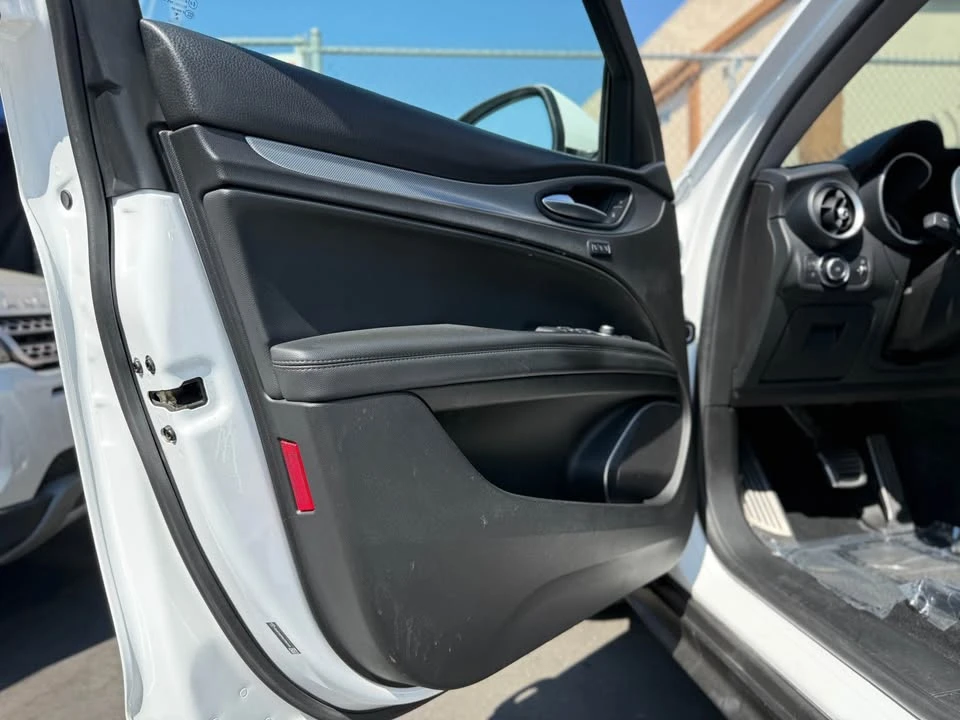 2018 Alfa Romeo Stelvio - Image 16 of 17