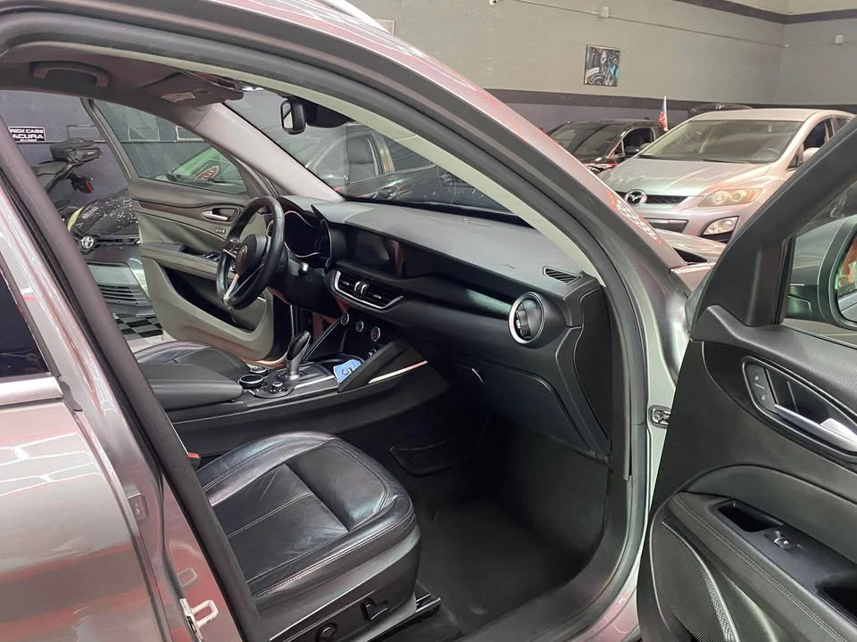 2018 Alfa Romeo Stelvio - Image 8 of 12
