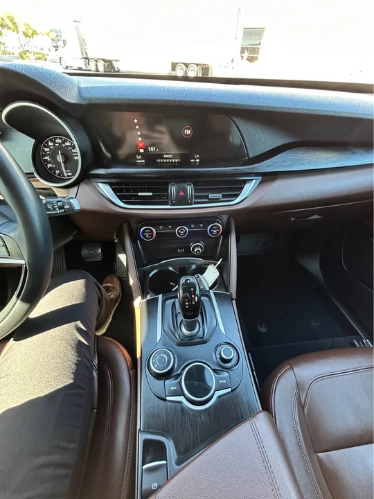 2018 Alfa Romeo Stelvio - Image 15 of 17